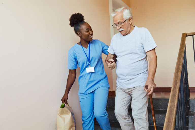 How to Choose the Right Personal Assistant for Senior Care